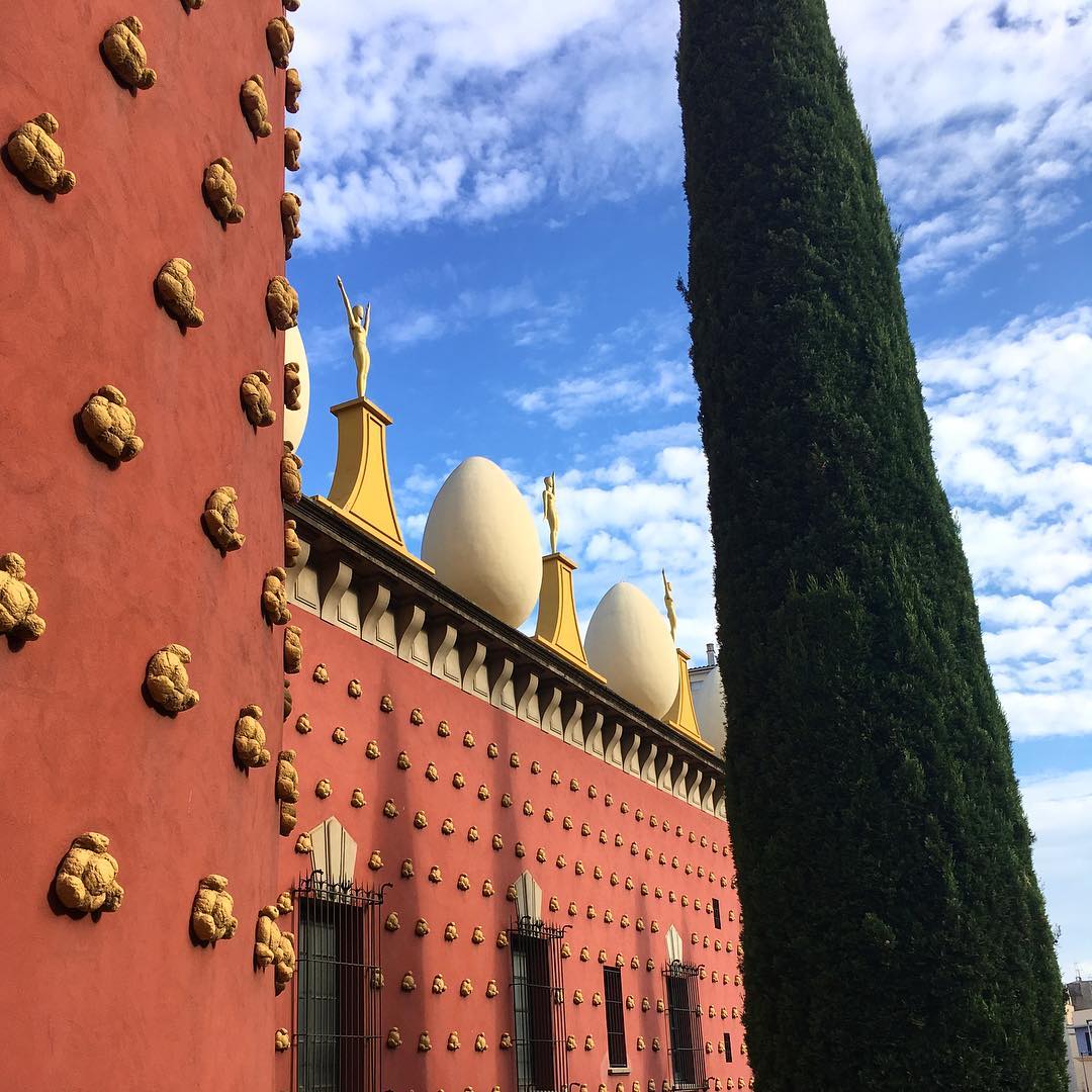 The facade of the Dalí Museum